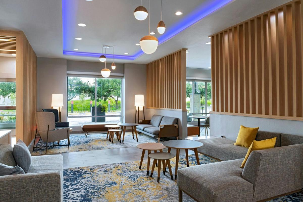 Lobby seating and shared tables at TownePlace Suites by Marriott Stafford Sugar Land