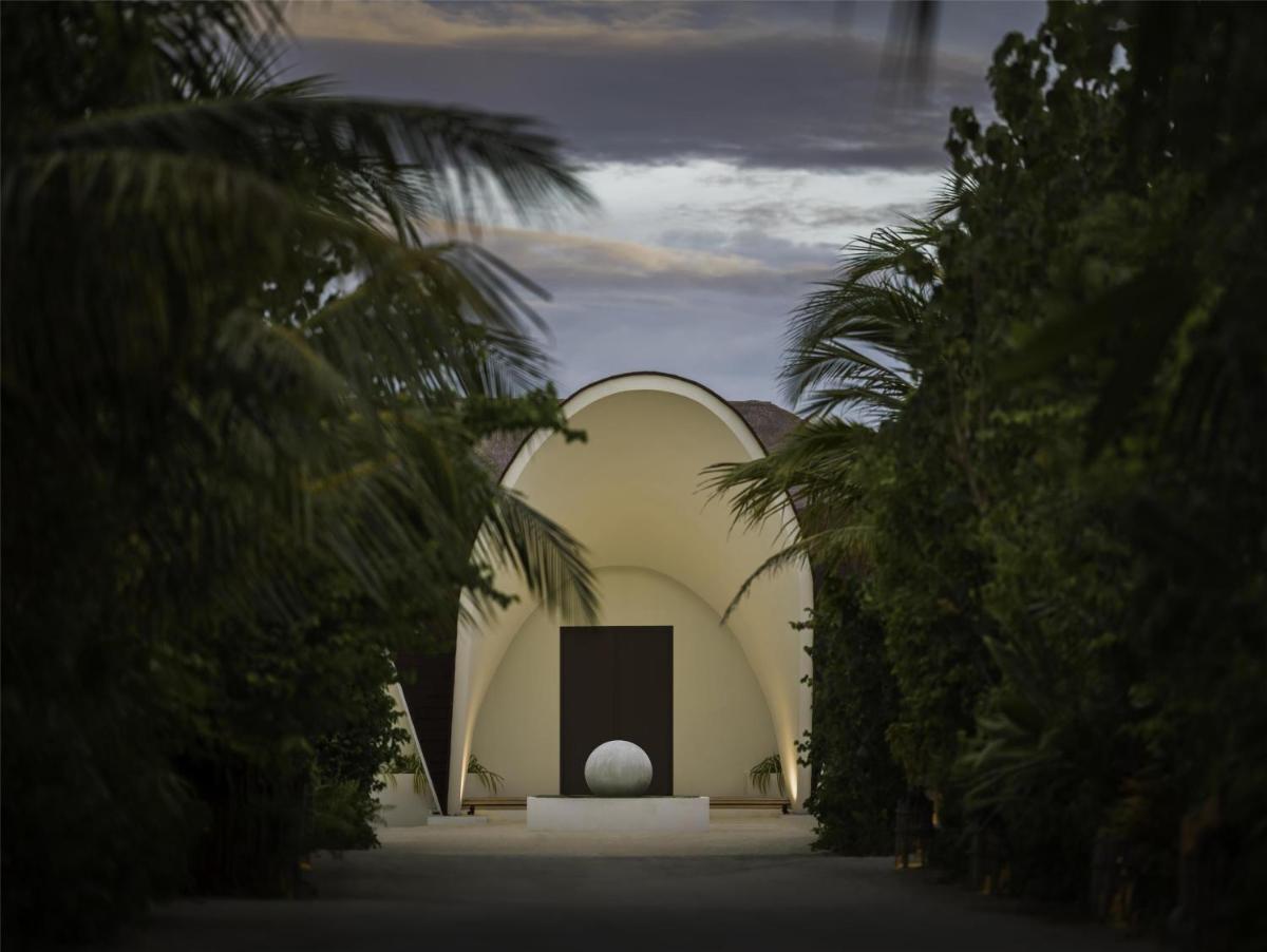 Hilton Maldives Amingiri Resort & Spa photo 5