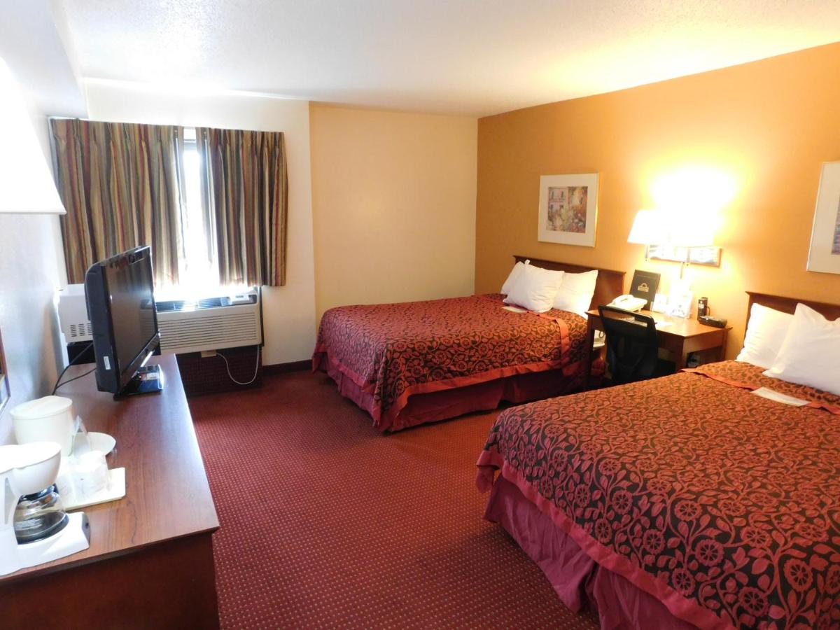 Photo - Days Inn & Suites by Wyndham Cedar Rapids