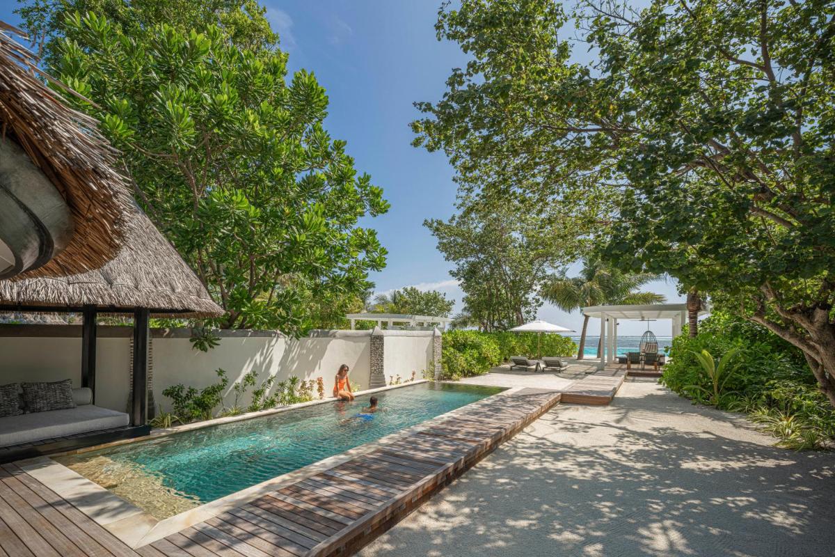 Four Seasons Resort Maldives at Kuda Huraa photo 9