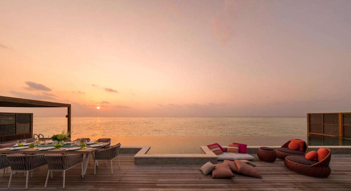 Four Seasons Resort Maldives at Kuda Huraa photo 6