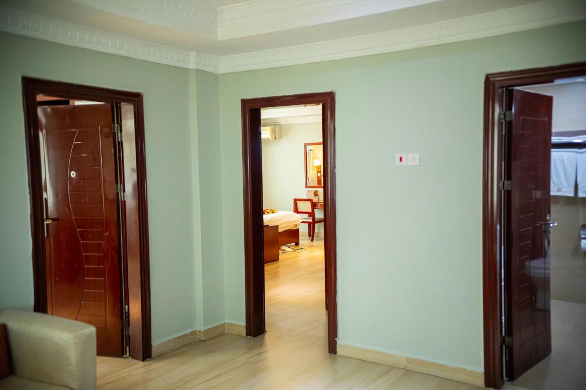 Tiffany Diamond Hotels Ltd - Indira Gandhi street photo 6