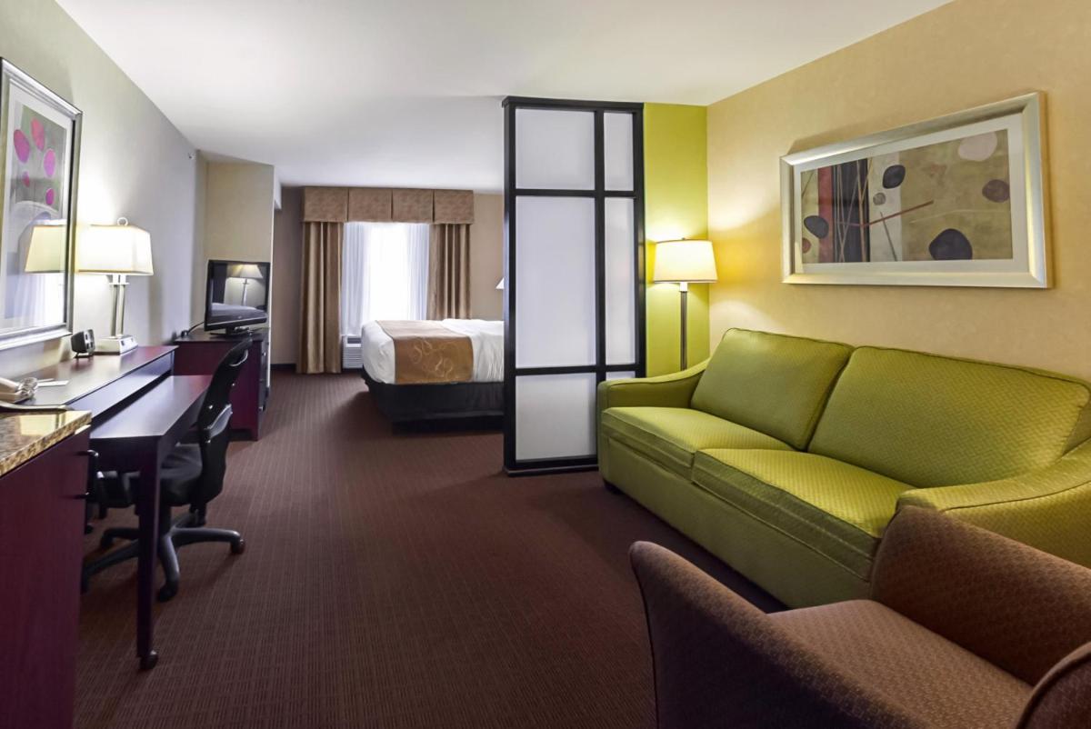 Photo - Comfort Suites Manhattan