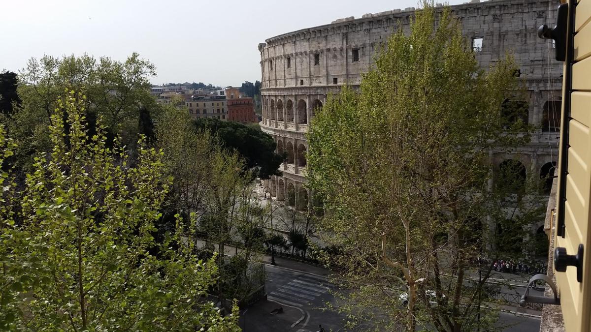 Photo - Colosseum Corner