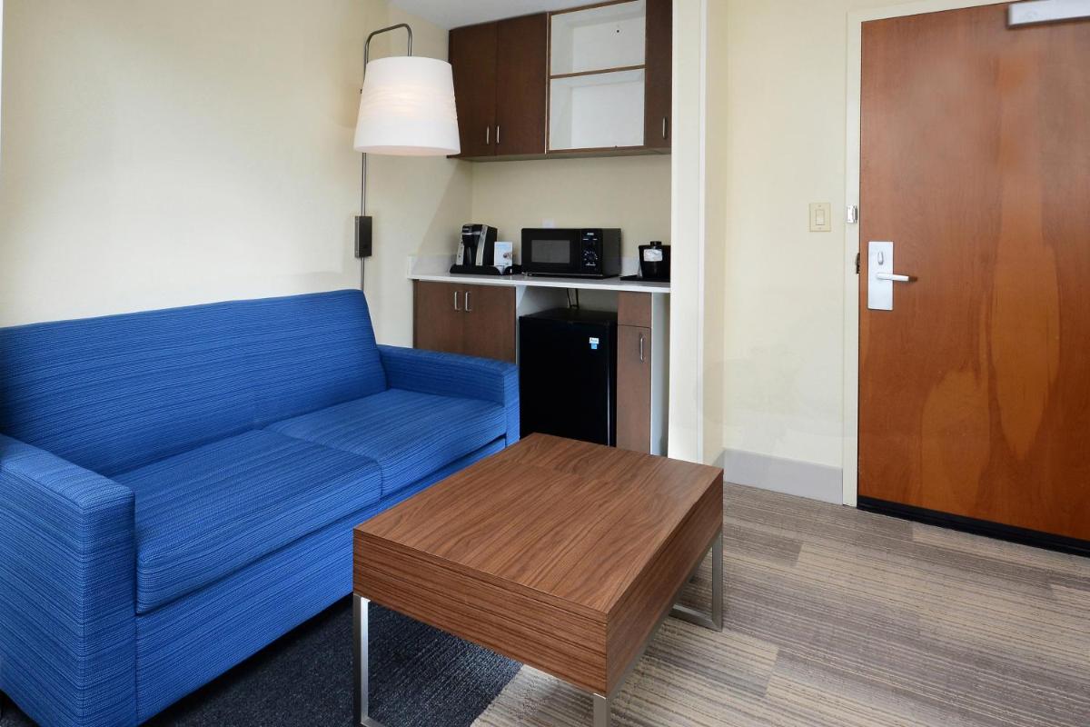 Photo - Holiday Inn Express & Suites Raleigh Durham Airport at RTP, an IHG Hotel