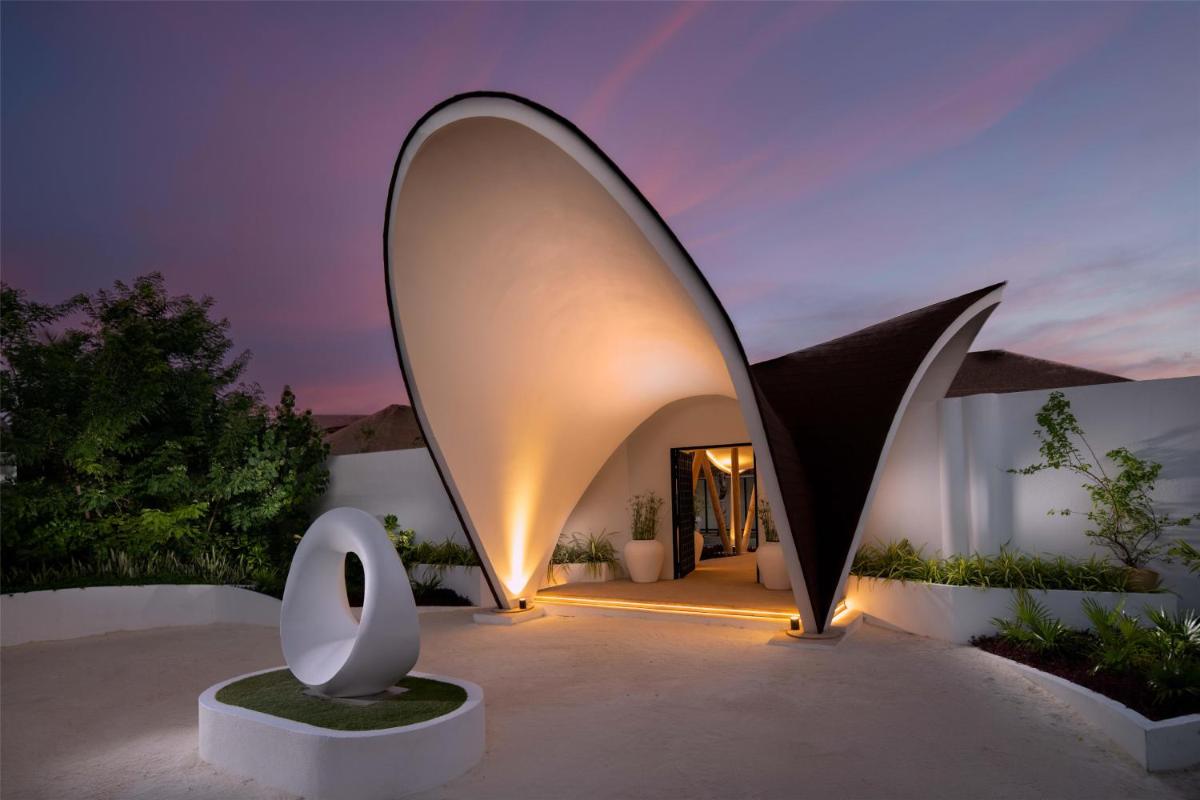 Hilton Maldives Amingiri Resort & Spa photo 10