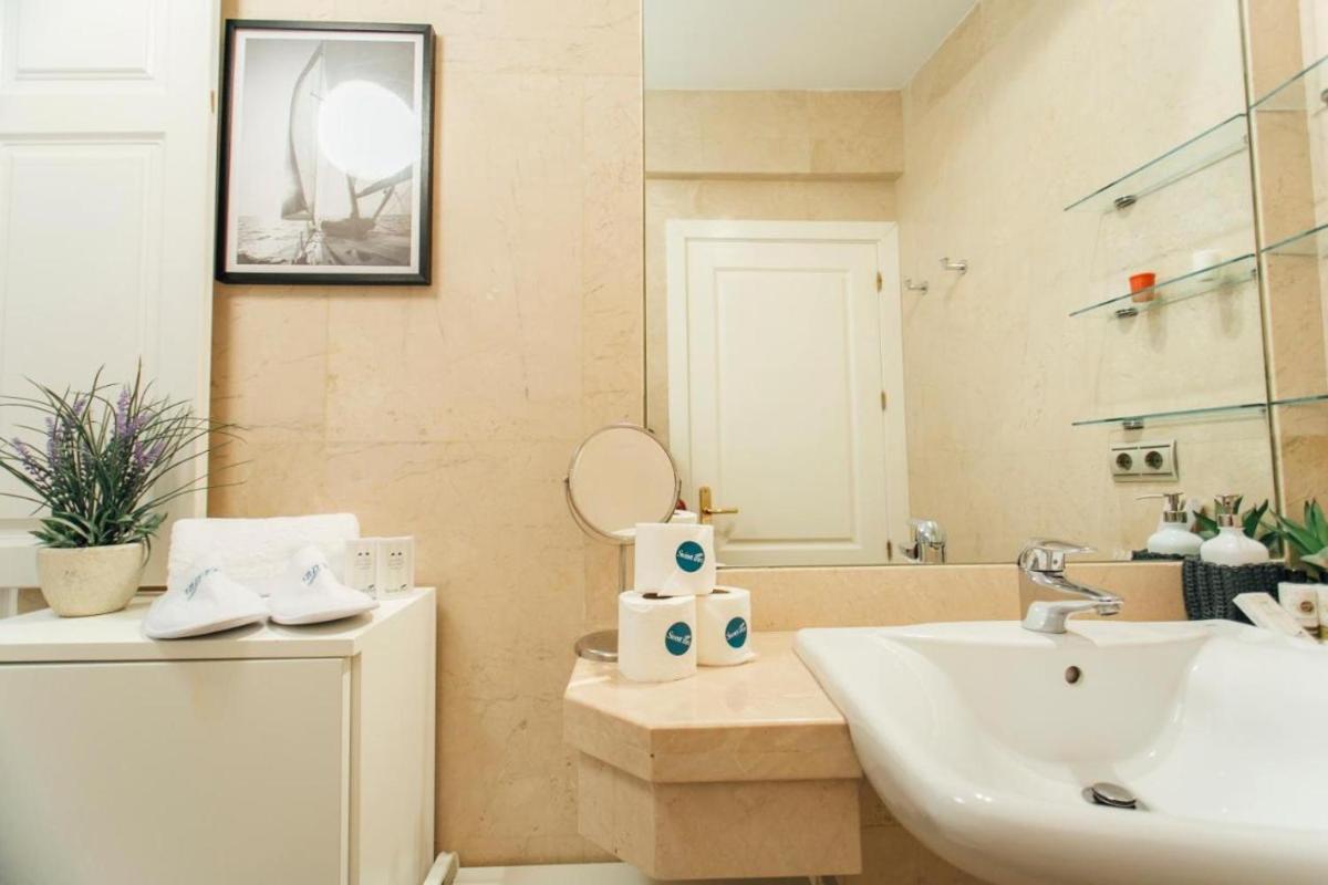 Exclusive duplex- 1Bd 1Bth- Cathedral of Seville photo 8