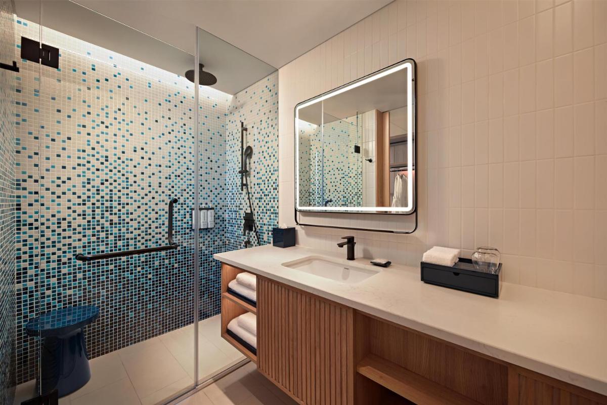 Hyatt Place Ha Long Bay, Bai Chay photo 2