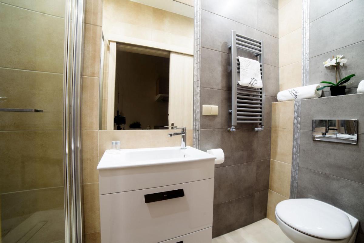 Foto - Cracow Rent Apartments - spacious apartments for 2-7 people in quiet area - Kolberga Street nr 3 - 1