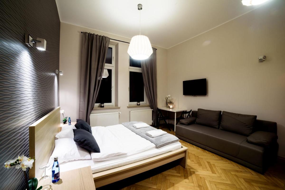 Foto - Cracow Rent Apartments - spacious apartments for 2-7 people in quiet area - Kolberga Street nr 3 - 1