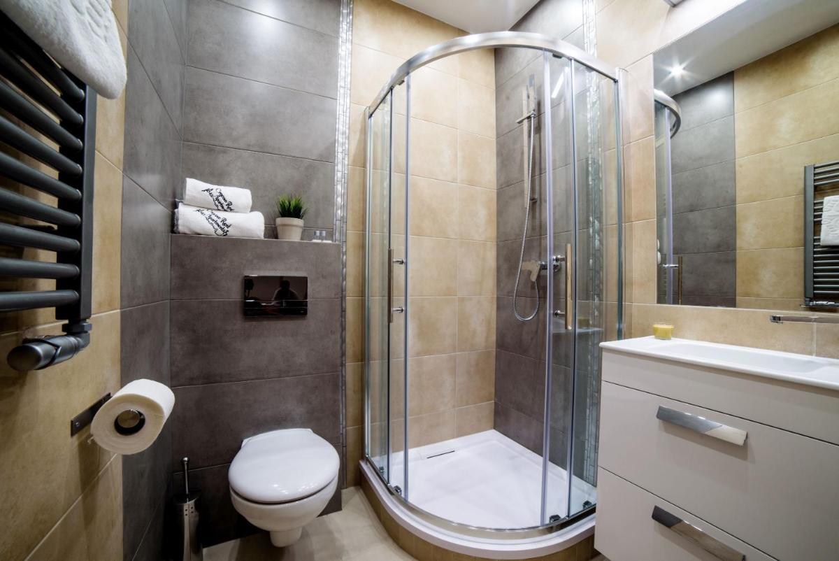 Foto - Cracow Rent Apartments - spacious apartments for 2-7 people in quiet area - Kolberga Street nr 3 - 1