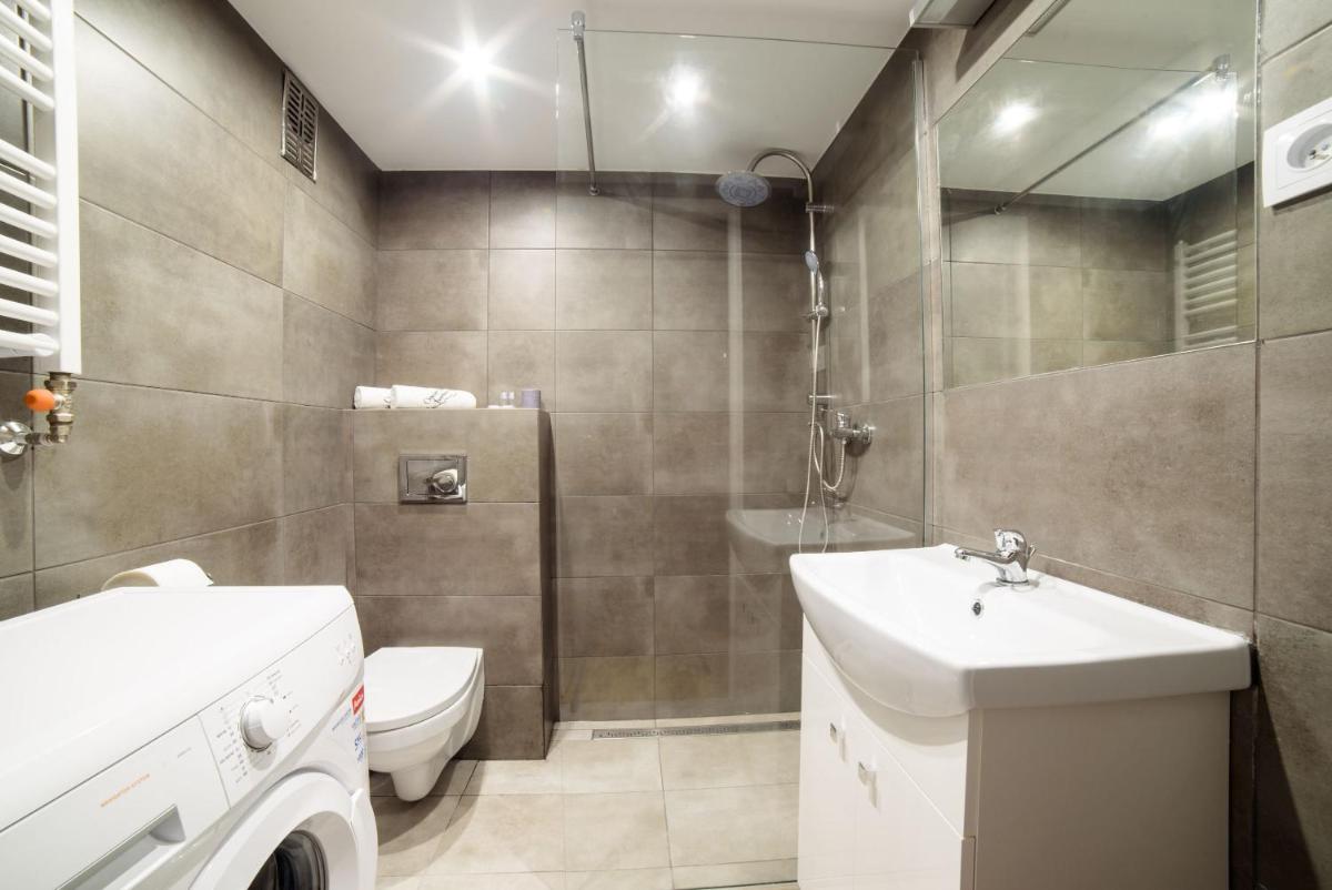 Foto - Cracow Rent Apartments - spacious apartments for 2-7 people in quiet area - Kolberga Street nr 3 - 1