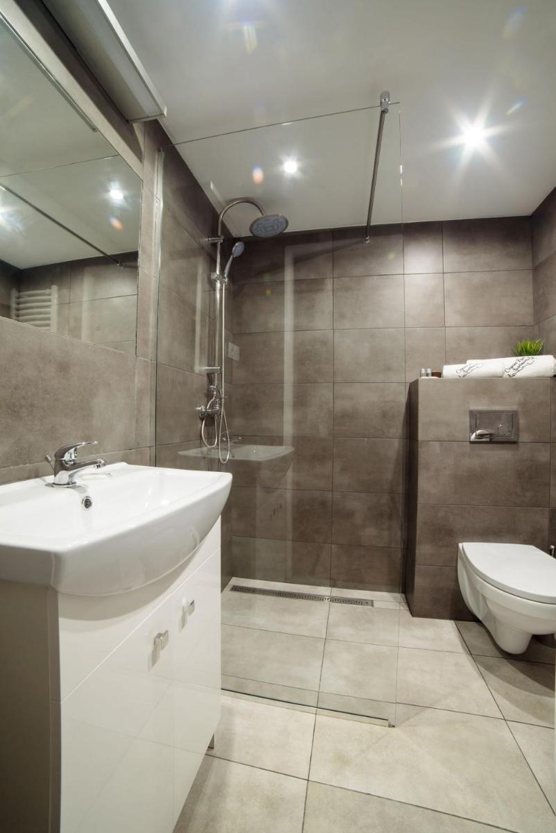 Foto - Cracow Rent Apartments - spacious apartments for 2-7 people in quiet area - Kolberga Street nr 3 - 1