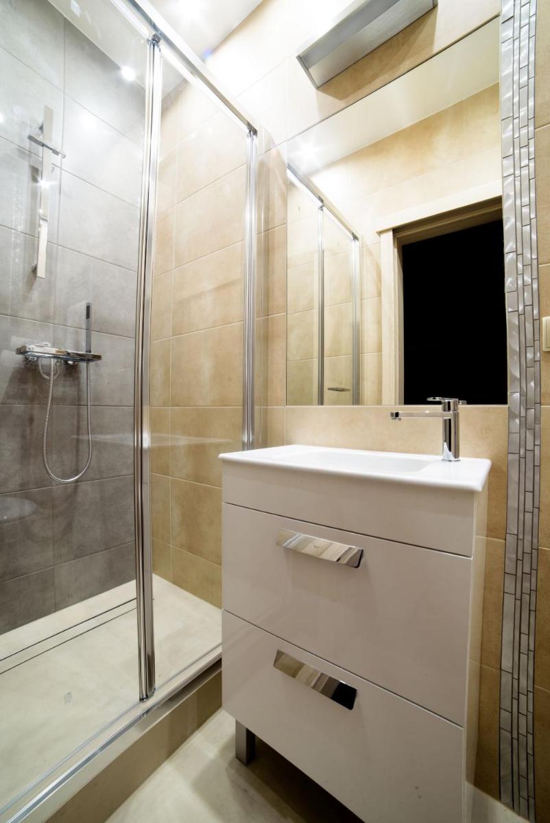 Foto - Cracow Rent Apartments - spacious apartments for 2-7 people in quiet area - Kolberga Street nr 3 - 1