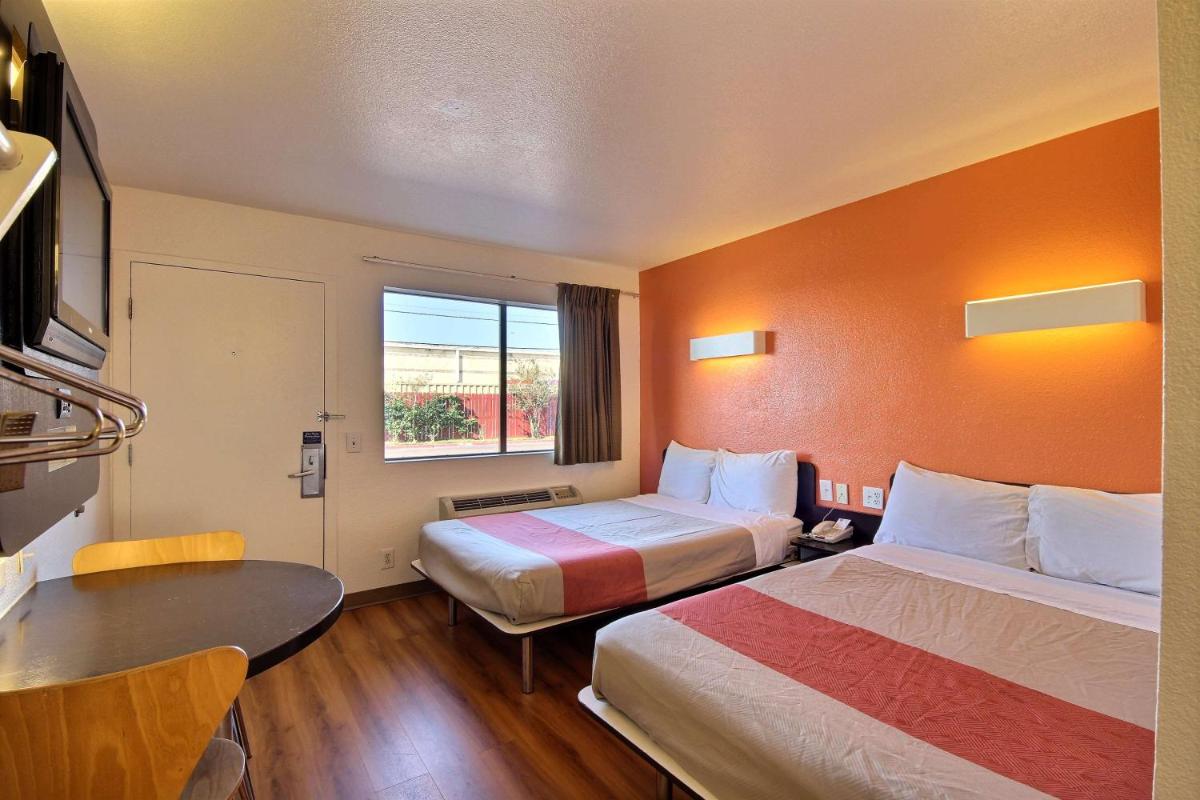 Photo - Motel 6-Laredo, TX - South