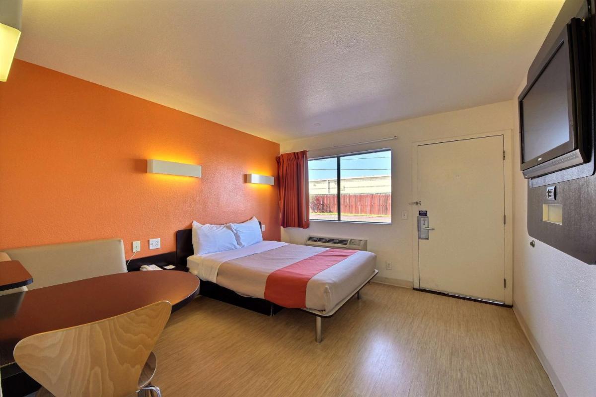 Photo - Motel 6-Laredo, TX - South