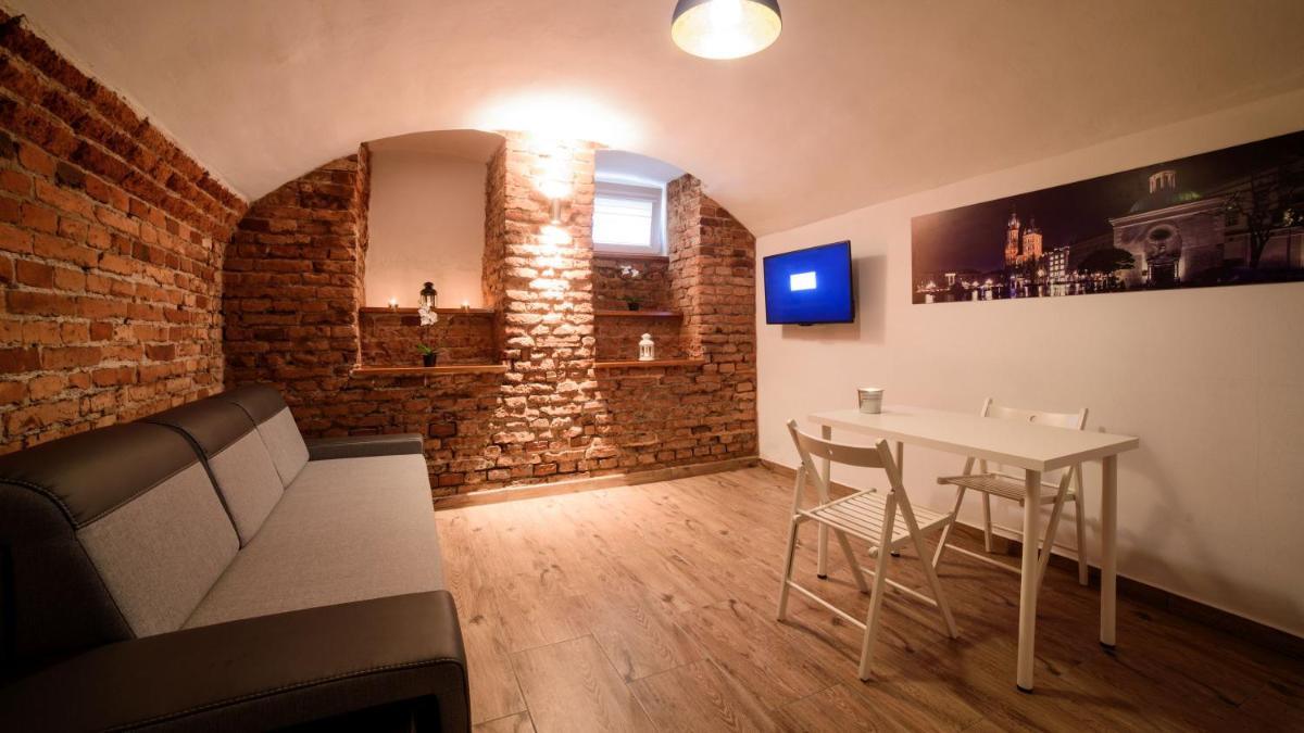 Foto - Cracow Rent Apartments - spacious apartments for 2-7 people in quiet area - Kolberga Street nr 3 - 1