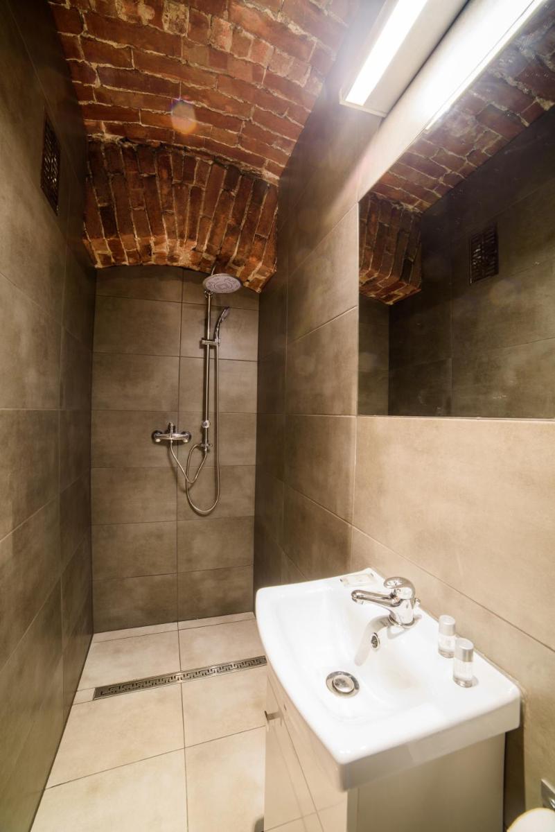 Foto - Cracow Rent Apartments - spacious apartments for 2-7 people in quiet area - Kolberga Street nr 3 - 1