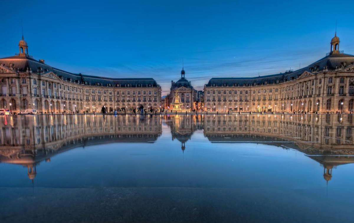 Foto - LES TROIS CHANDELIERS un petit paradis en plein centre ville