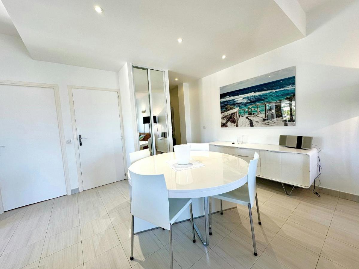 Vue mer 2 chambres Gallia Centre Cannes parking in Cannes | Rest Reserve