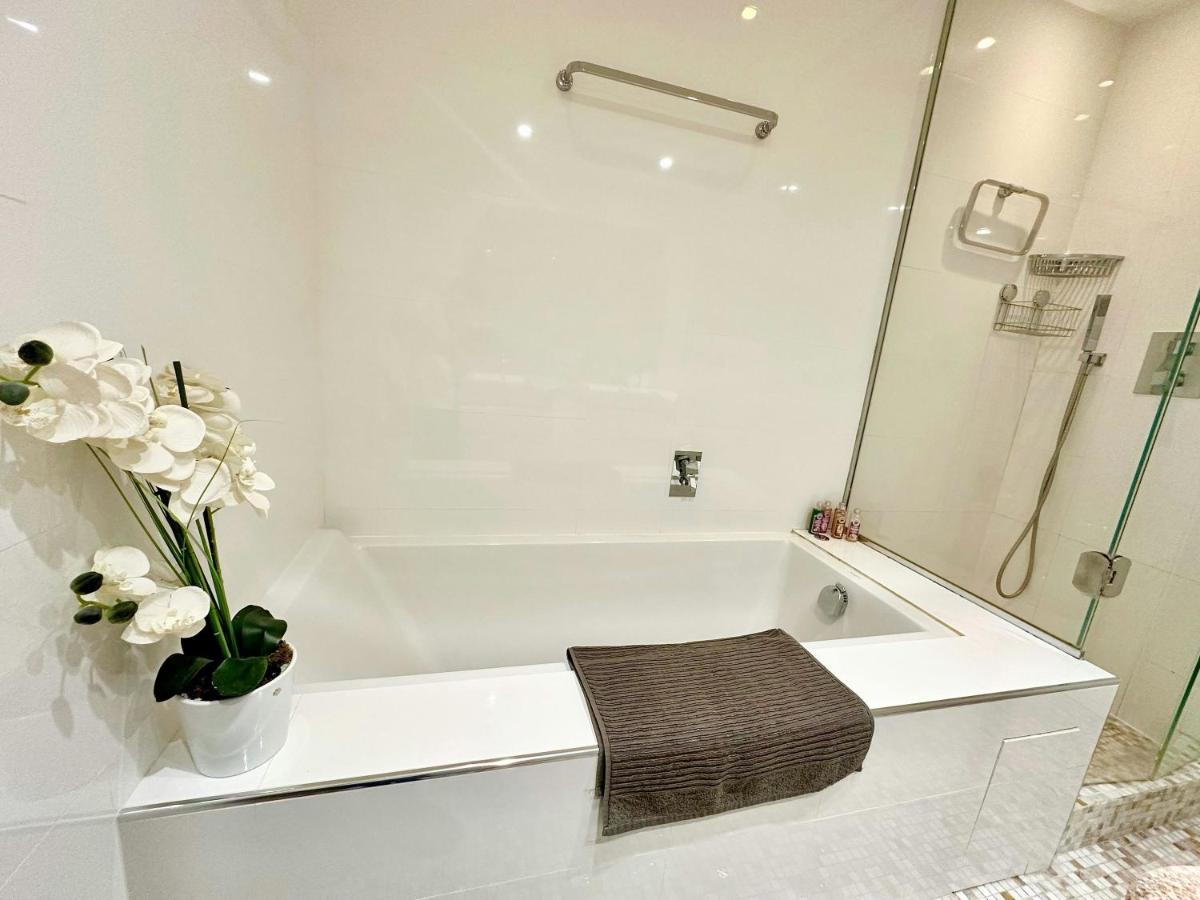Vue mer 2 chambres Gallia Centre Cannes parking in Cannes | Rest Reserve