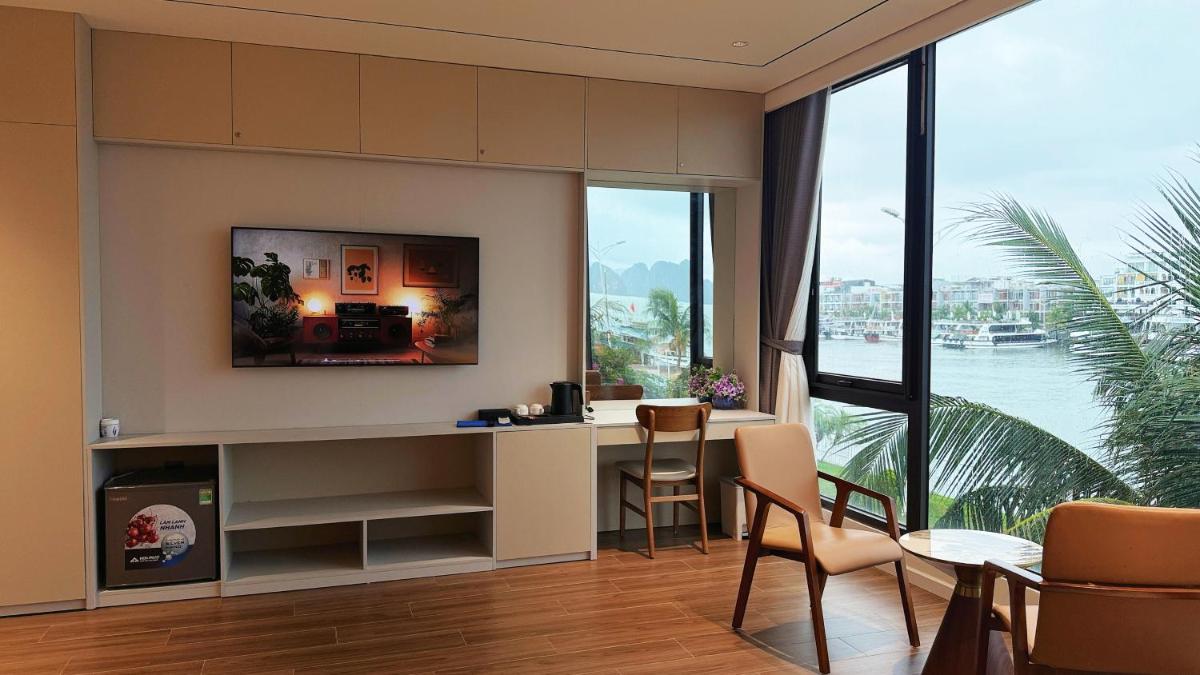 Serene Hotel photo 3