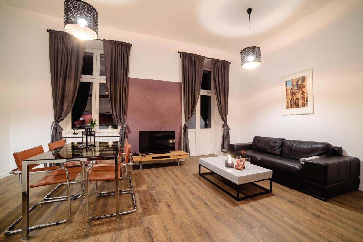 Foto - Cracow Rent Apartments - spacious apartments for 2-7 people in quiet area - Kolberga Street nr 3 - 1