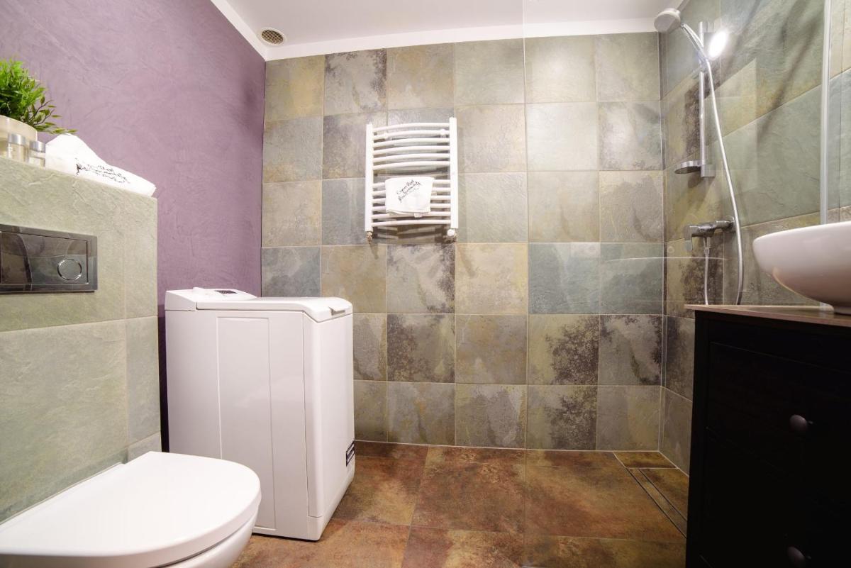 Foto - Cracow Rent Apartments - spacious apartments for 2-7 people in quiet area - Kolberga Street nr 3 - 1