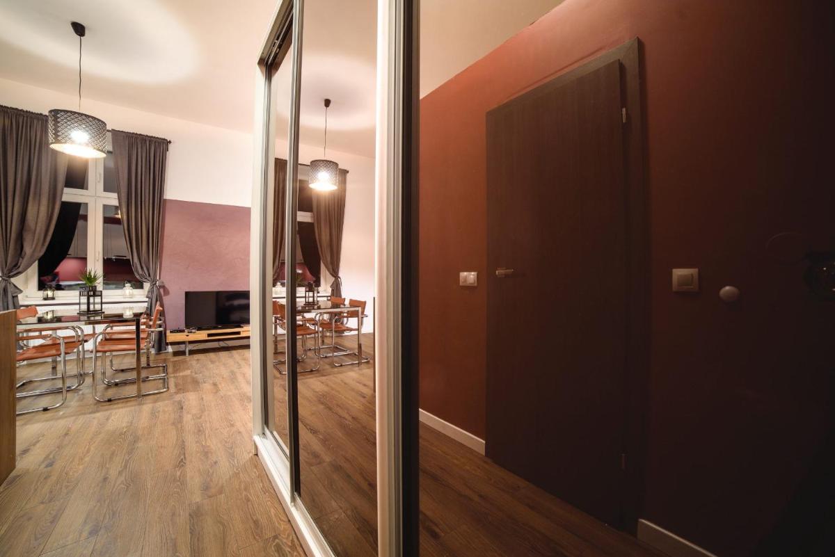 Foto - Cracow Rent Apartments - spacious apartments for 2-7 people in quiet area - Kolberga Street nr 3 - 1