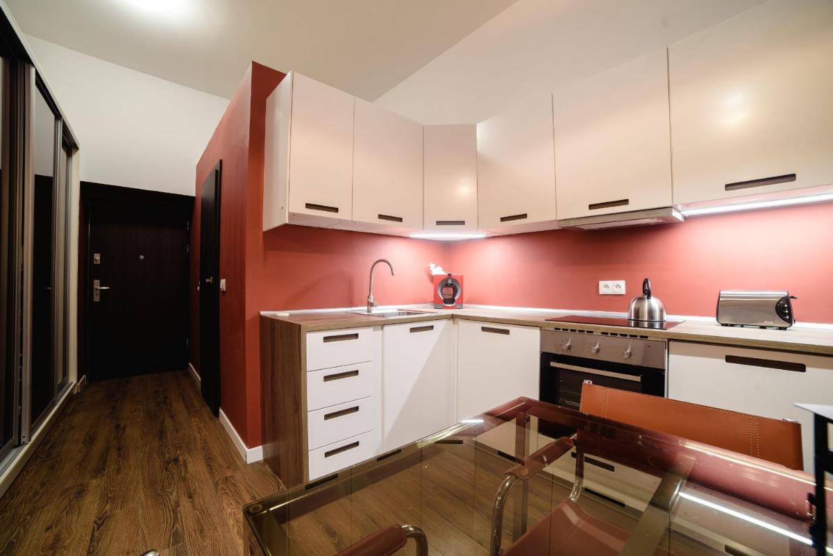 Foto - Cracow Rent Apartments - spacious apartments for 2-7 people in quiet area - Kolberga Street nr 3 - 1