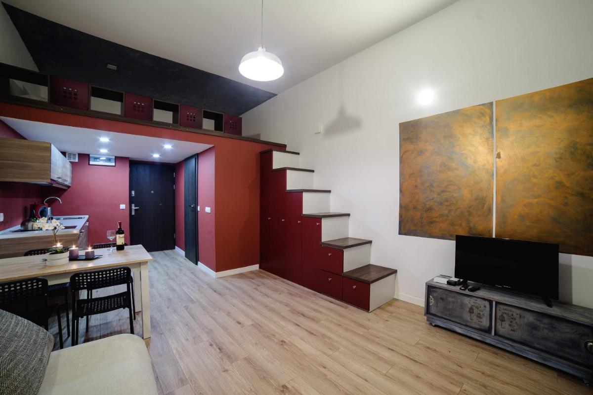 Foto - Cracow Rent Apartments - spacious apartments for 2-7 people in quiet area - Kolberga Street nr 3 - 1