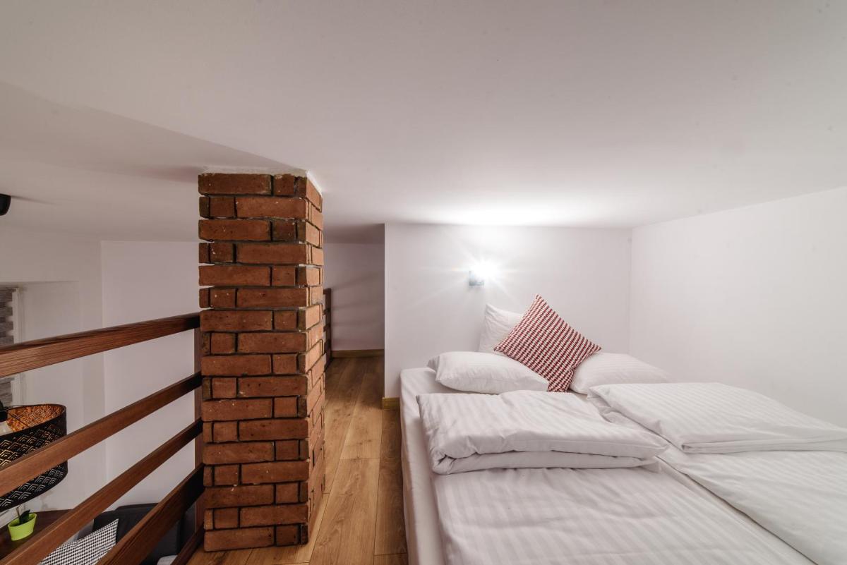 Photo - 2 Nights Apartments - great location, right next to Main Rail and Bus Station, 10 min to Main Square