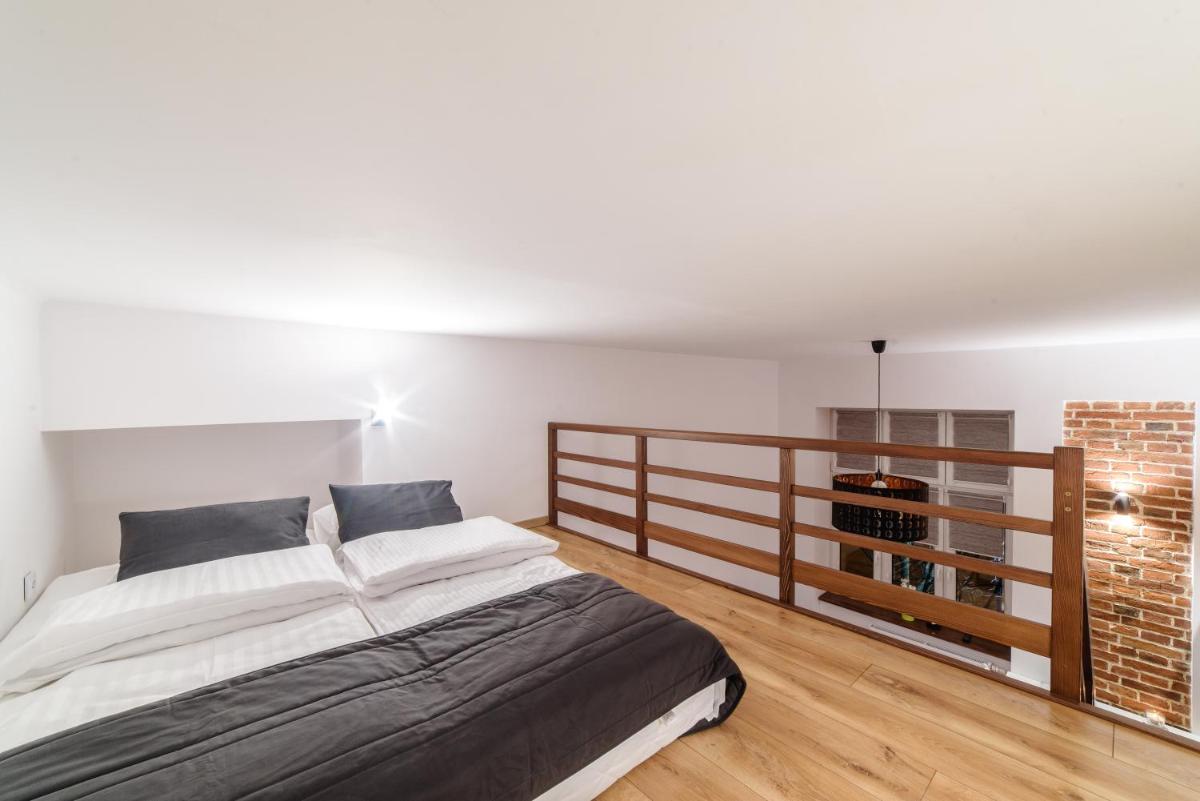 Photo - 2 Nights Apartments - great location, right next to Main Rail and Bus Station, 10 min to Main Square