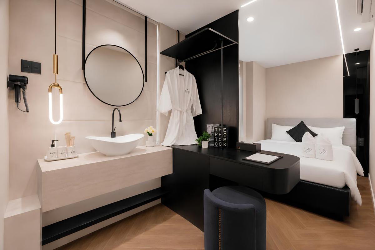 LUMI RESIDENCES Central Collection photo 4