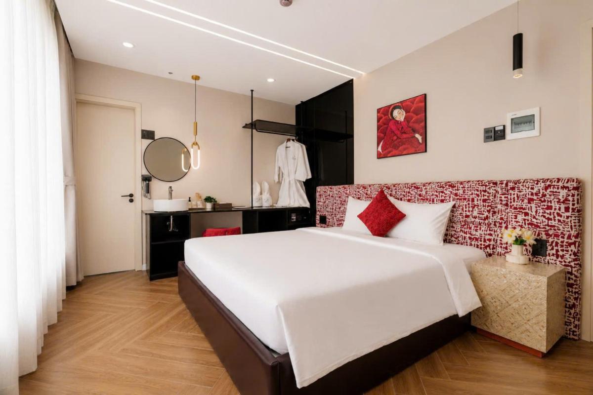 LUMI RESIDENCES Central Collection photo 3