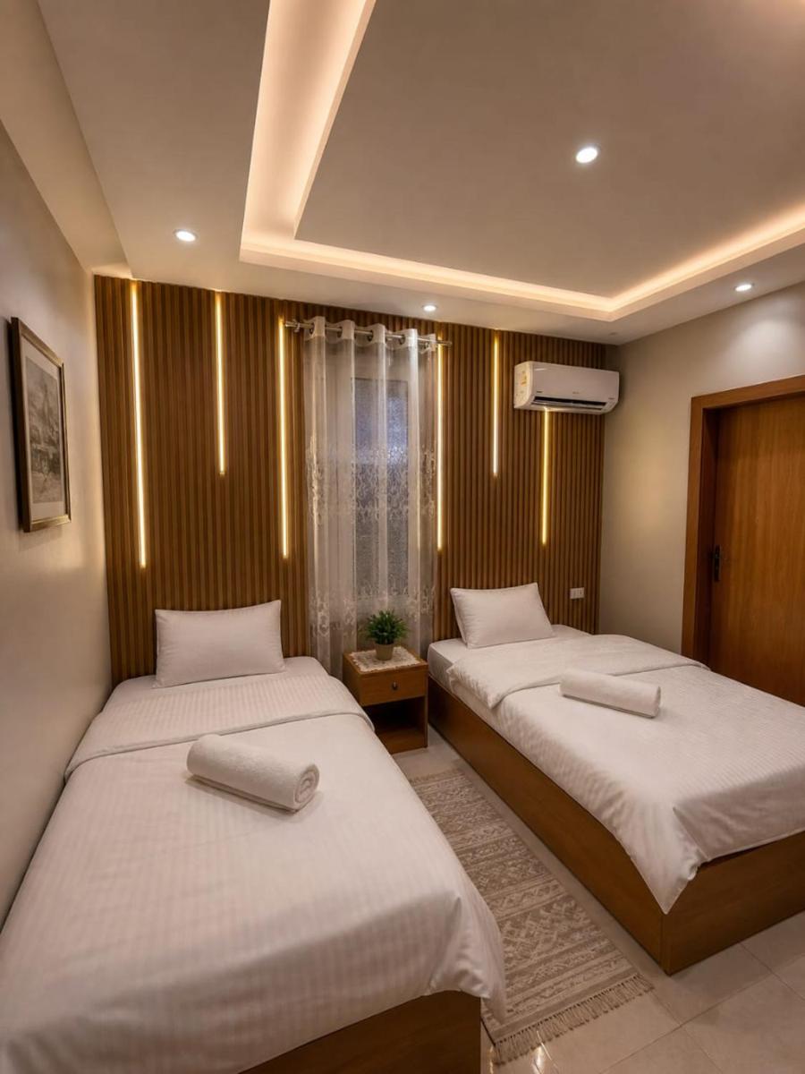Set pyramids hotel photo 5
