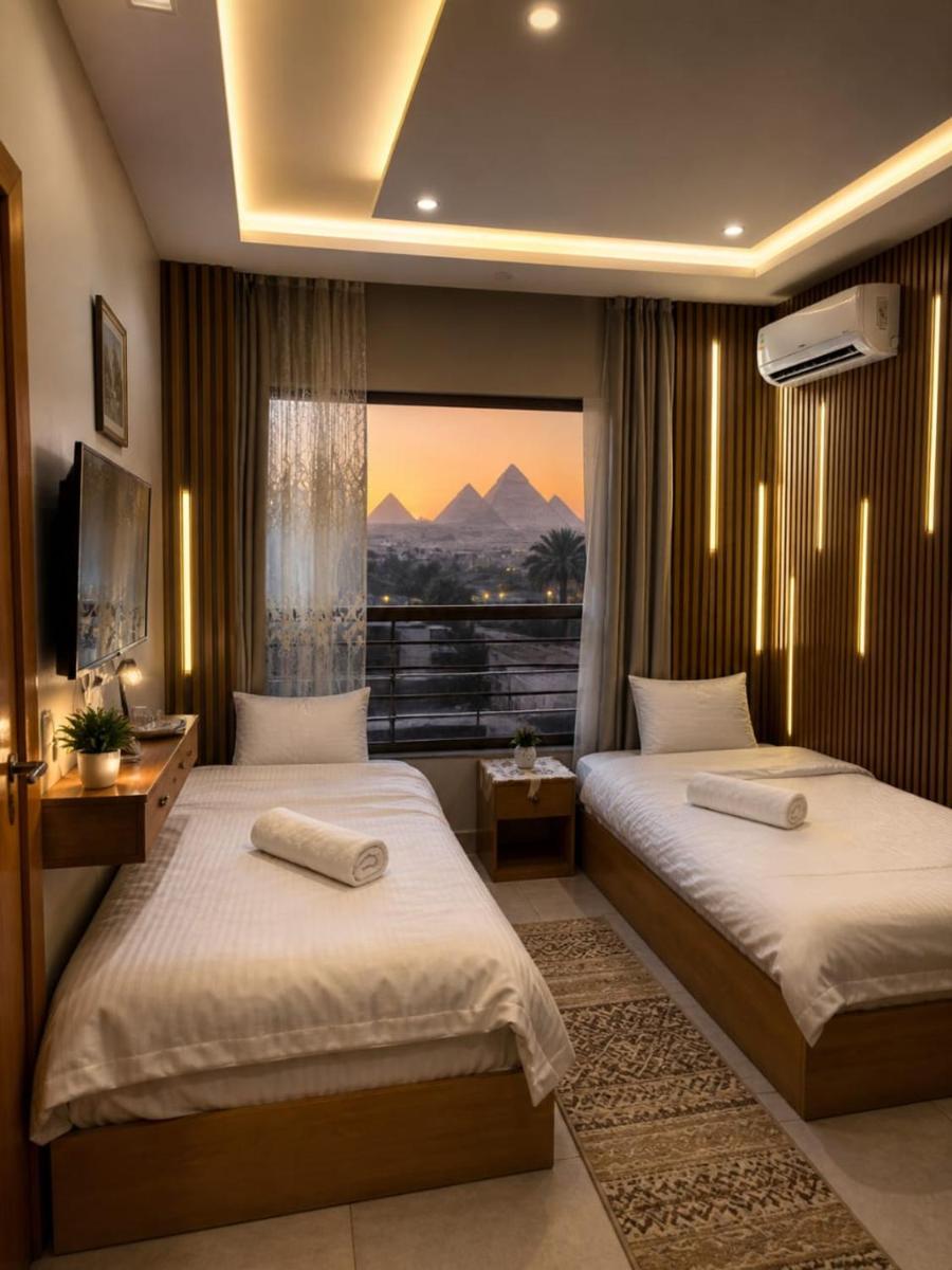 Set pyramids hotel photo 1