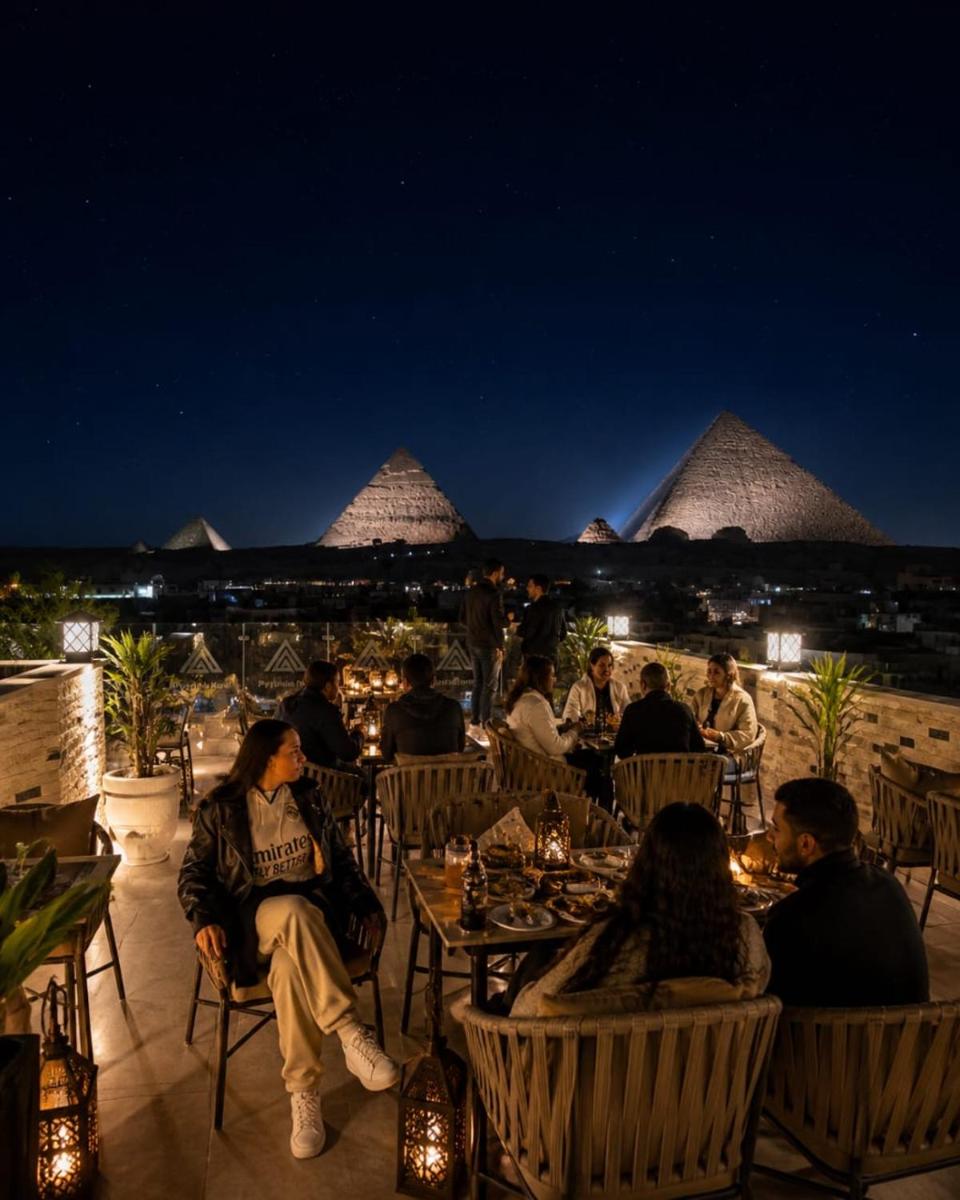 Set pyramids hotel photo 8