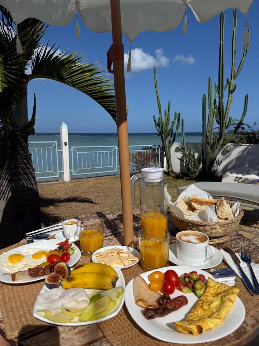 The White Villa Beachfront and Sunset Luxury photo 3