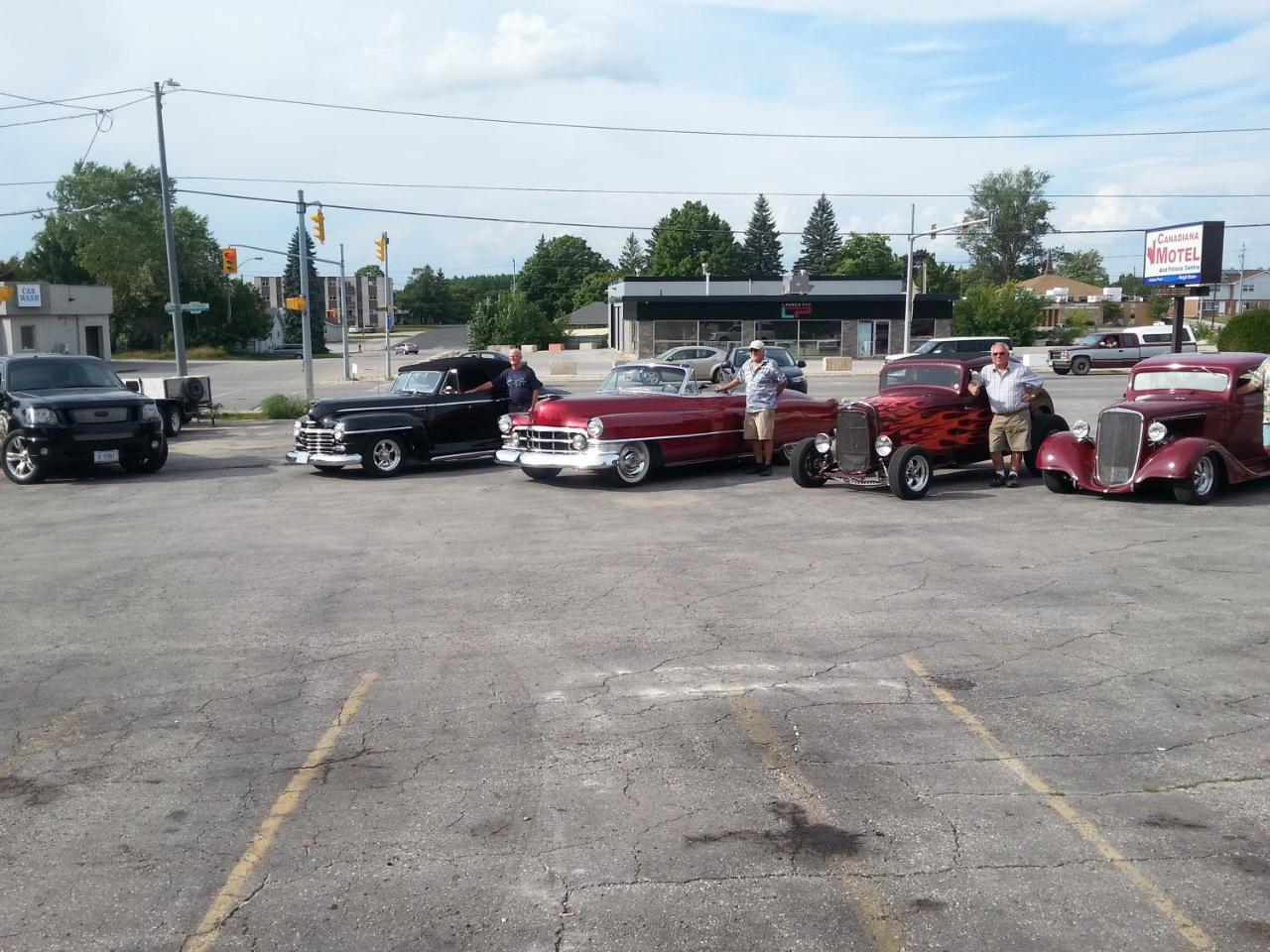 Canadiana Motel
