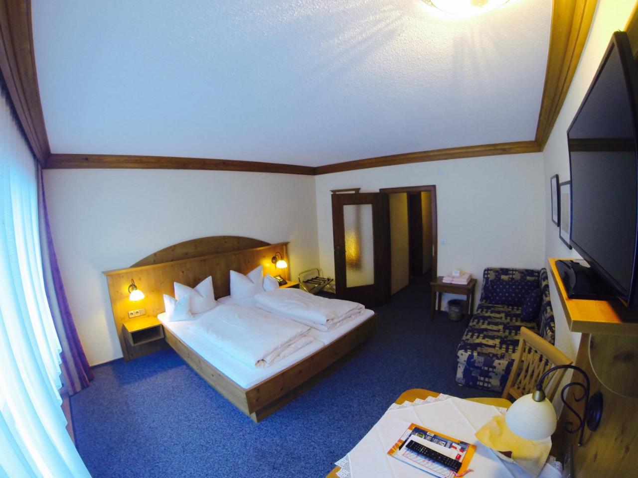 Aktivhotel & Gasthof Schmelz Ihr familienfreundliches Urlaubs Hotel mit Wellness, Almsauna, Chiemgau Karte photo 4