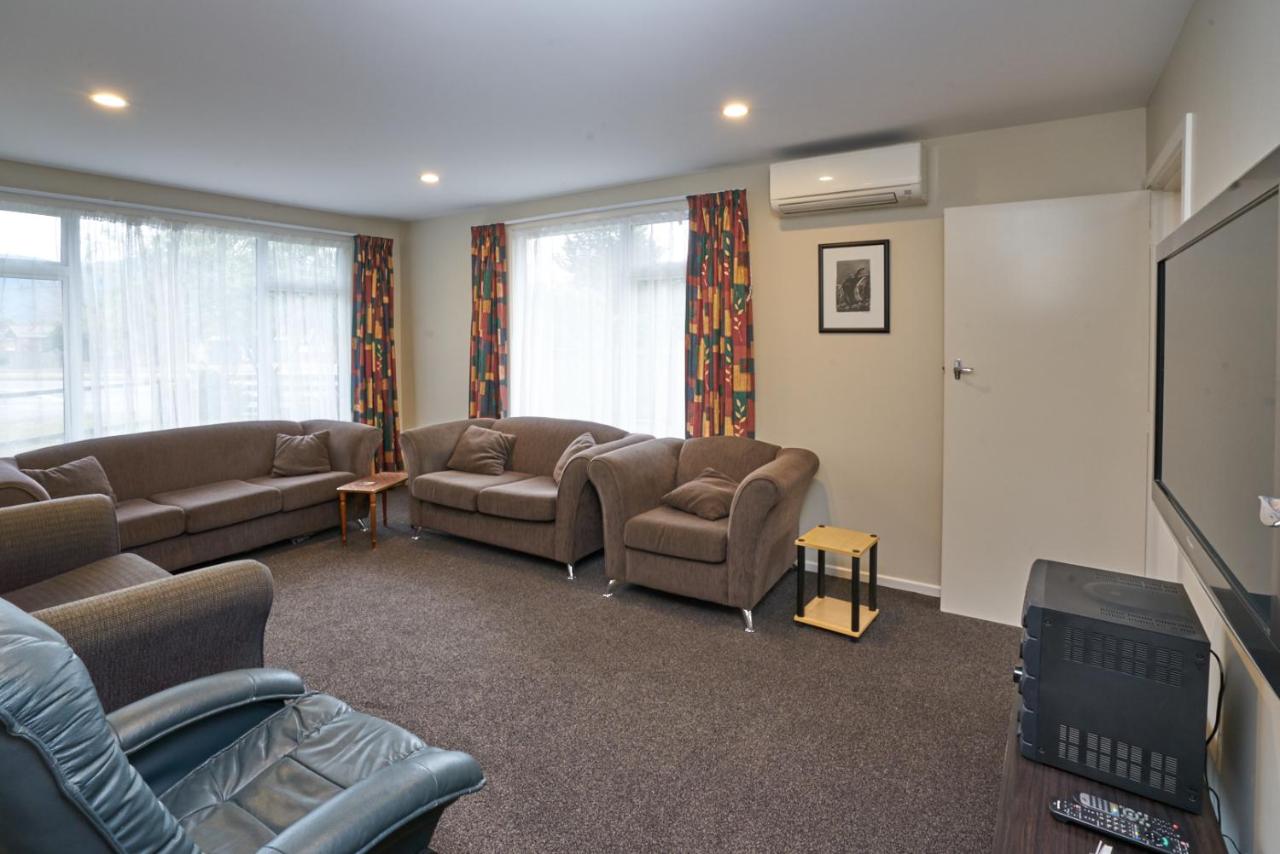 Accommodation Fiordland -The Three Bedroom House at 226A Milford Road photo 2