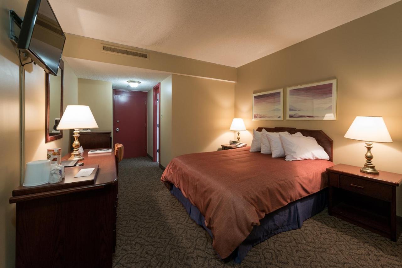 Travelodge by Wyndham Winnipeg Airport West photo 2