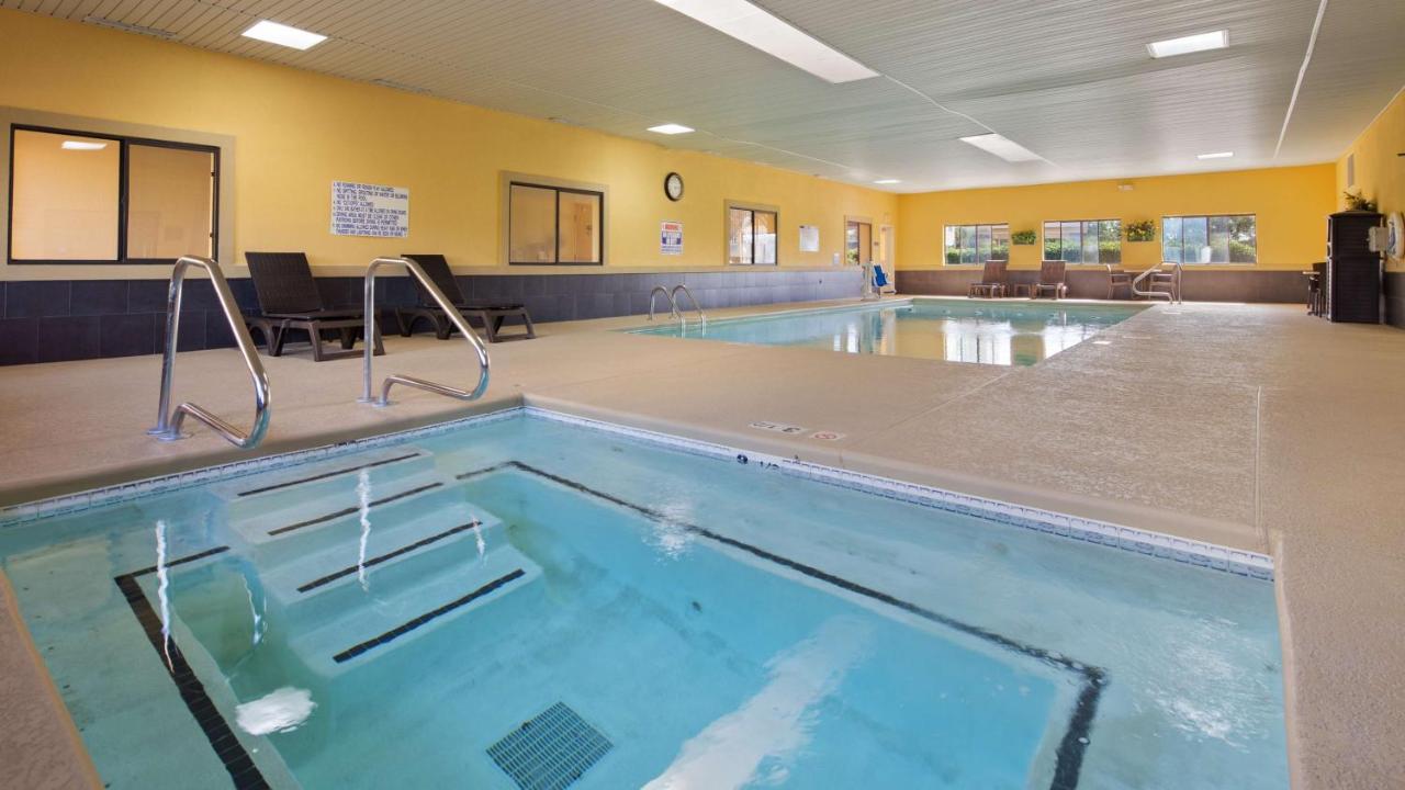 Best Western Inn & Suites photo 2