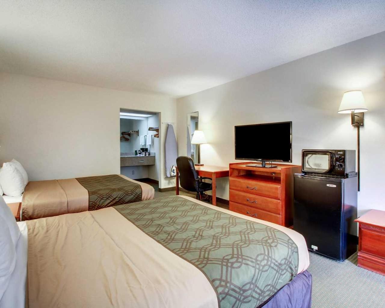 Photo - Econo Lodge Inn & Suites Gulfport Airport
