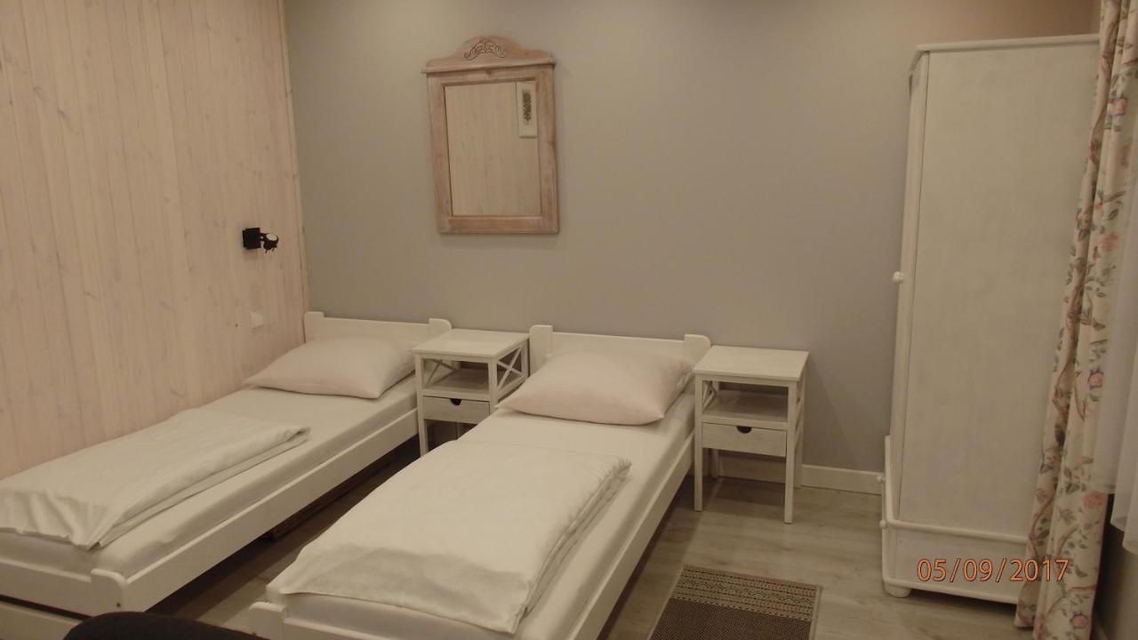 Villa Pod Orzechem w Zaniemyślu photo 2