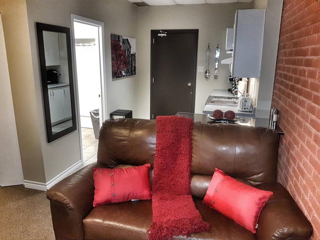 Cozy Studio #15 by Amazing Property Rentals photo 3