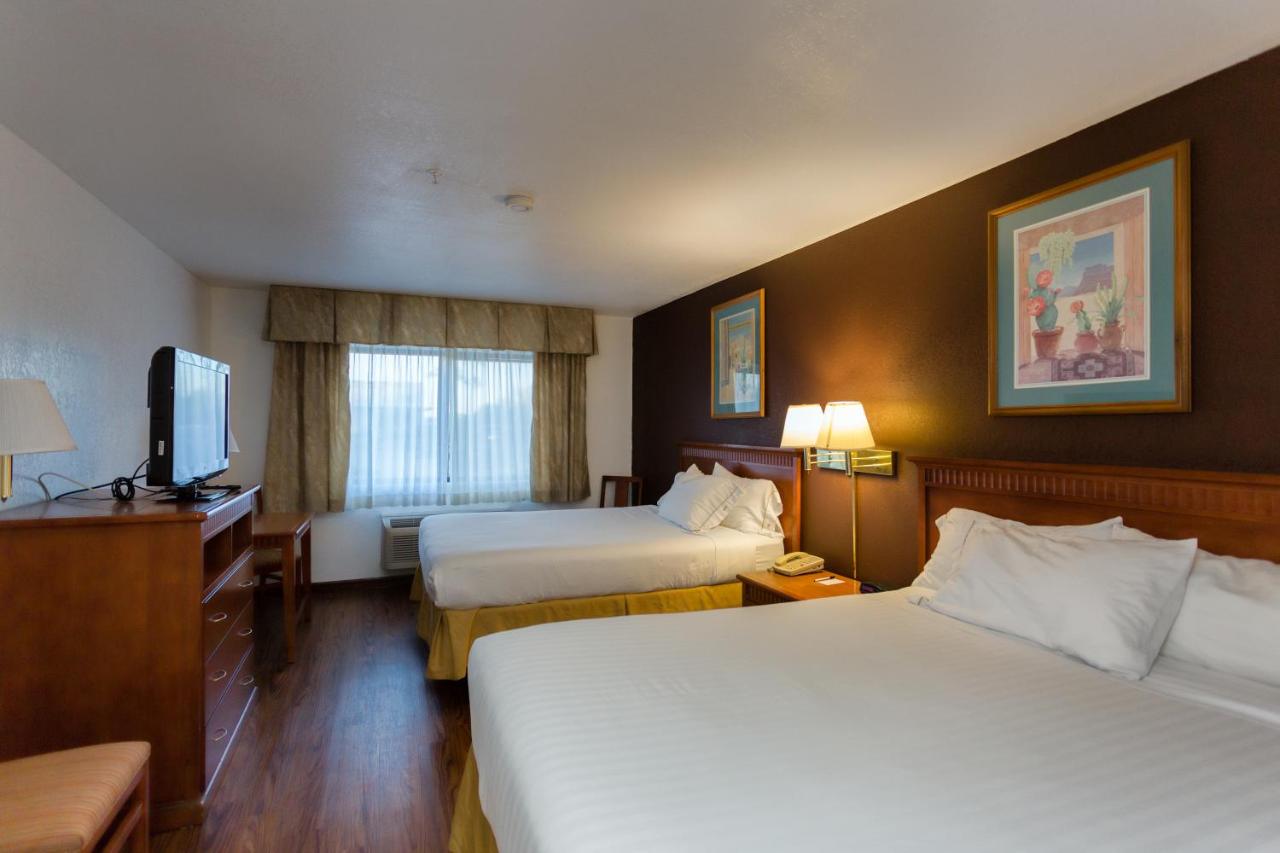 Vagabond Inn Executive photo 2