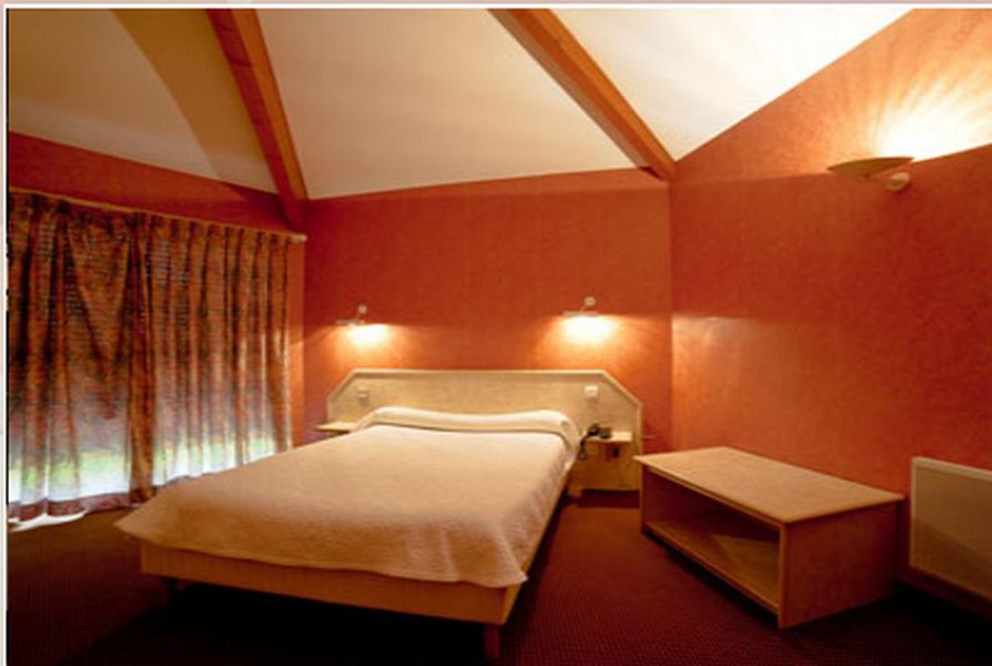 Logis Hotels - Hotel Restaurant l Enclos photo 2