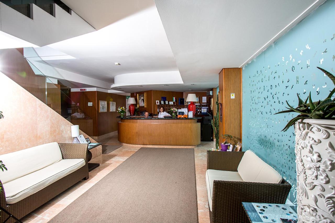 City Hotel - 6